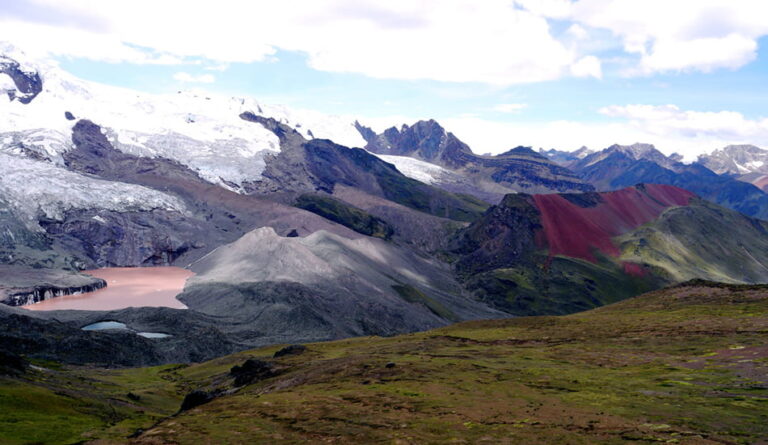 Ausangate trek to vinicunca - pucacchocha (red lake) Ausangate